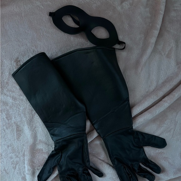 Mrs. Incredible Costume - Red and Black - Picture 6 of 6